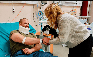 Askatasuna, Giorgia Meloni in visita agli agenti feriti